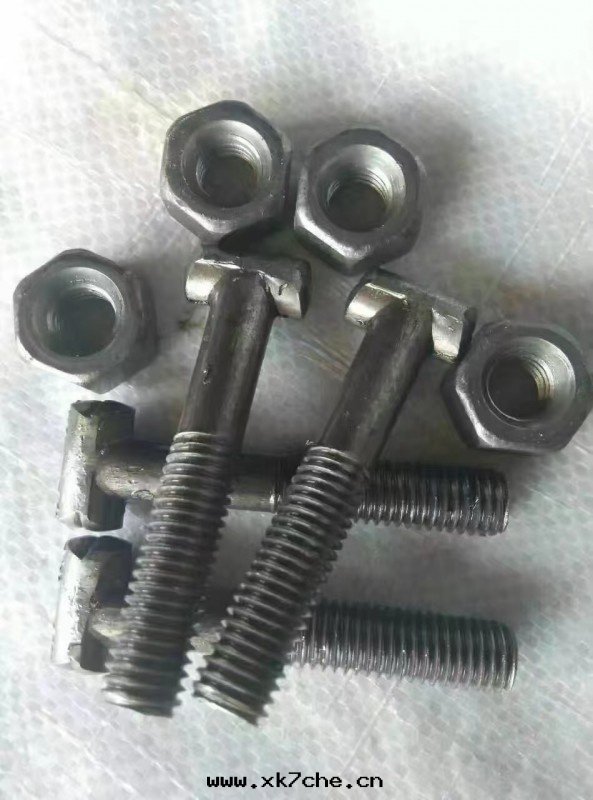 腳(jiǎo)手(shǒu)架扣(kòu)件(jiàn)上(shàng)的螺丝(sī)螺母